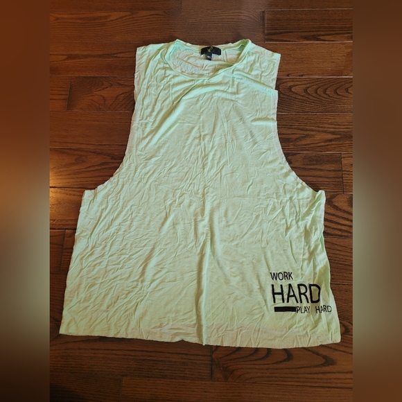 NWOT Pretty green light weight t-shirt, excellent condition - Picture 1 of 7